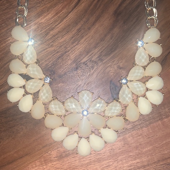 Gold statement necklace - Picture 4 of 4